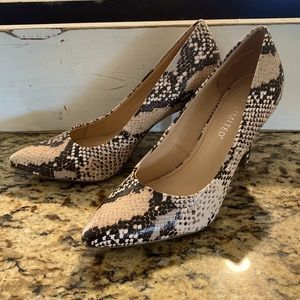 NWOT The Limited Snakeskin Heels